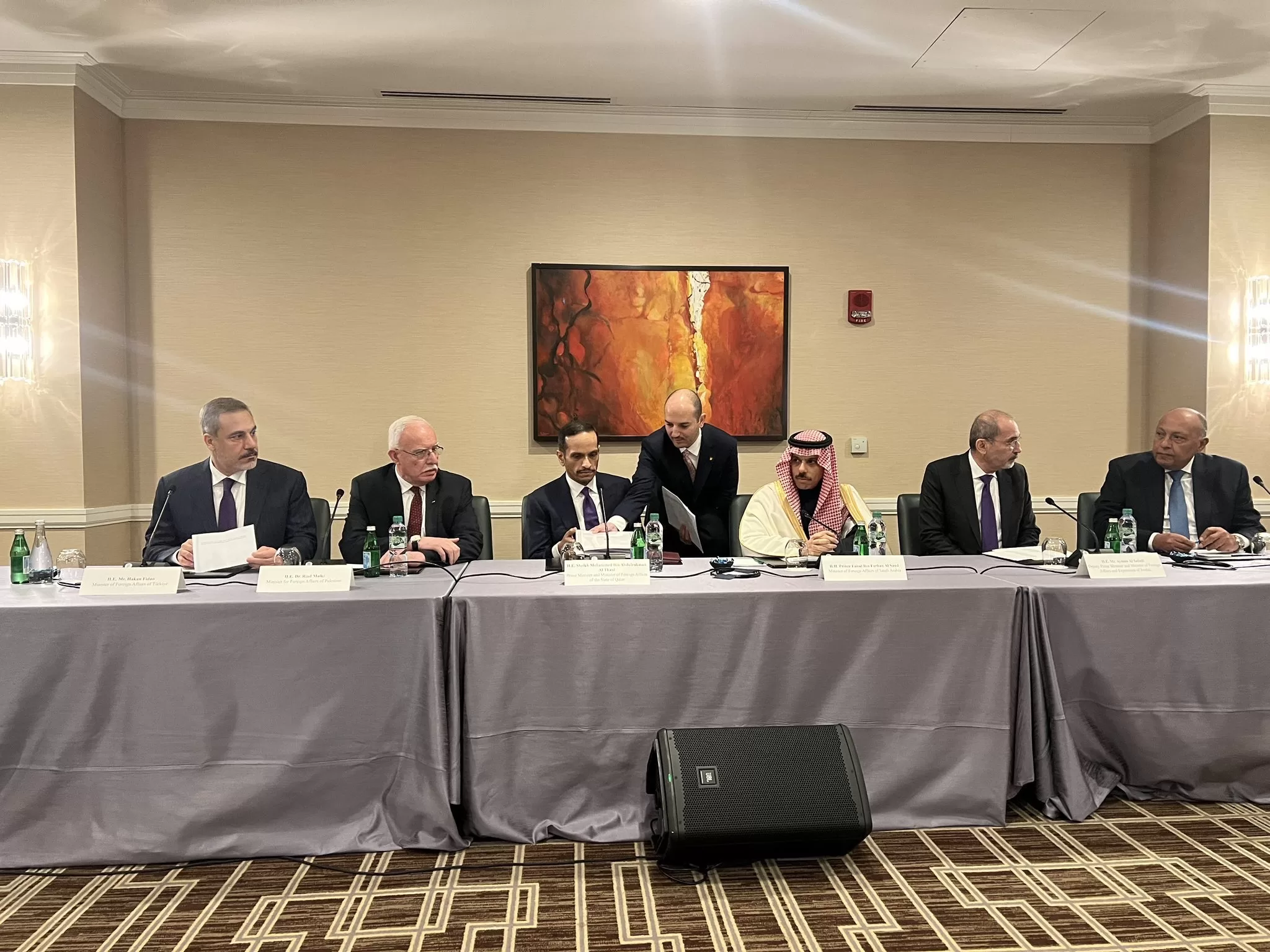 فضيحة صادمة: الحديث يتعرض لعقوبات أمريكية وتكتمل القائمة بتصريحات وزير سعودي مثيرة