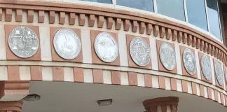 البنك المركزي اليمني - أسعار صرف الريال اليمني تشهد تباينات كبيرة بين صنعاء وعدن