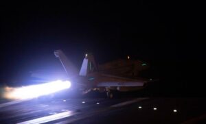 فيديو الطيران الأمريكي والبريطاني يعاود إستهداف مواقع في صنعاء