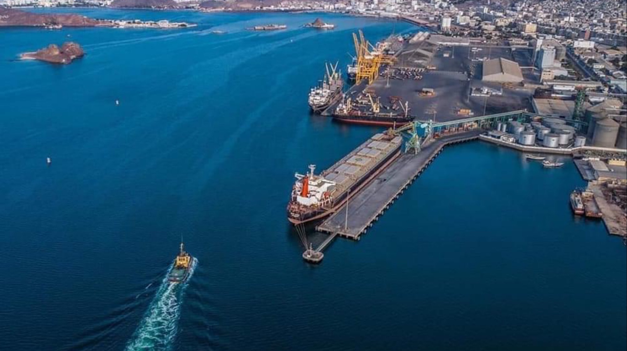 ميناء عدن يعلن عن تدابير استثنائية لتنشيط حركة التجارة – تفاصيل مثيرة للاهتمام!