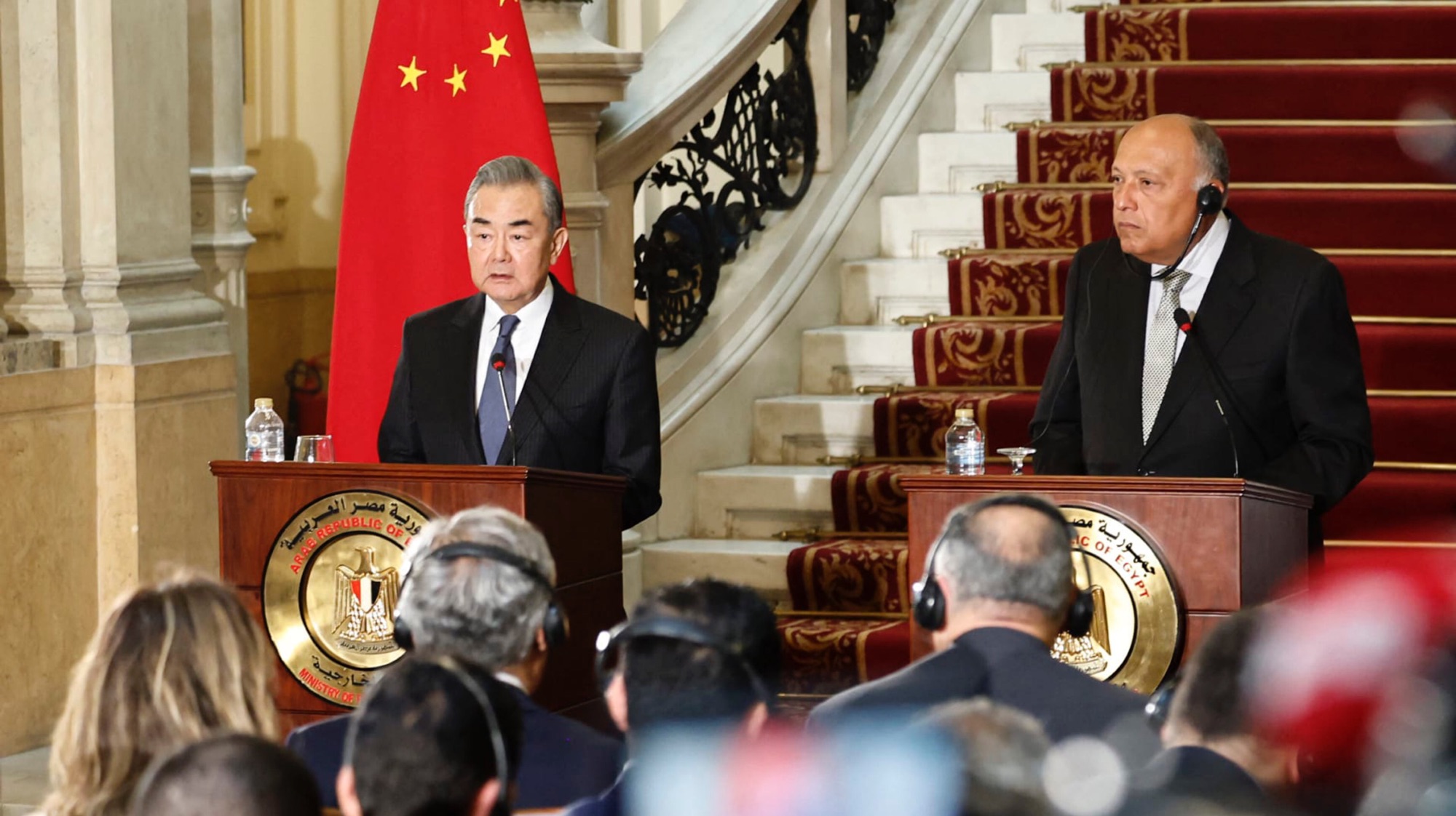 من مصر وزير خارجية الصين يؤكد رفض استخدام القوة ضد اليمن