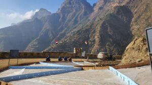 تأهيل طريق هيجة العبد يحقق تقدماً مذهلاً: صور مباشرة الان تفتح آفاقا جديدة للبنية التحتية في اليمن