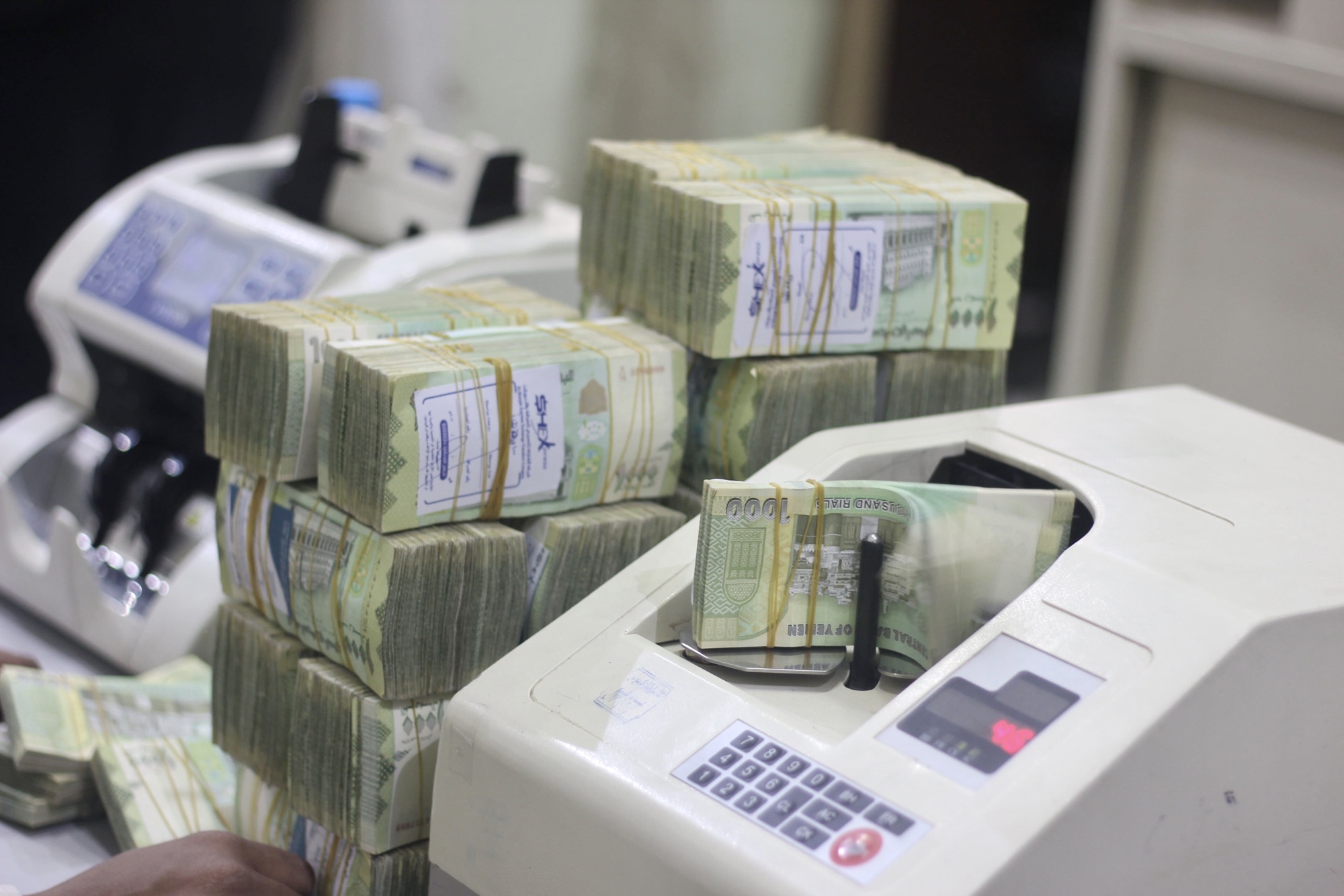 تحديثات صرف معاشات الداخلية والأمن في عدن: راتب المتقاعدين في نهاية عام 2023م