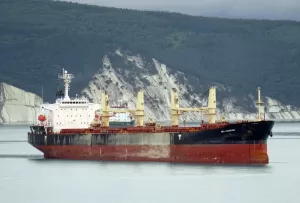 من اليمن قصف بالصواريخ البحرية تتعرض له 2 سفن أمريكية بسبب استمرار جرائم إبادة الشعب الفلسطيني – شاهد الفيديو