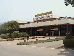 عاجل: غارتان لطائرات العدوان الأمريكي البريطاني على مطار الحديدة الدولي