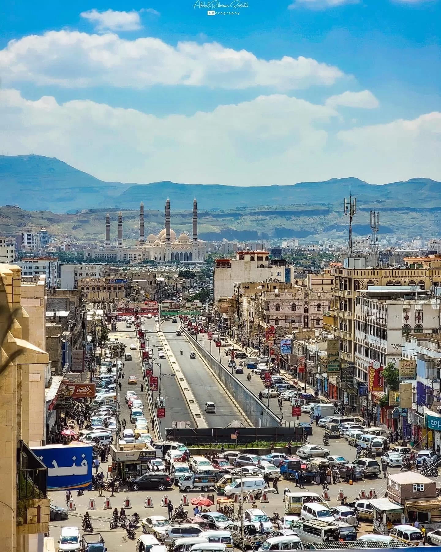 أخبار وتقارير: بالأسماء تجار وشركات اجبرها تعسف وزارة التجارة على مغادرة صنعاء