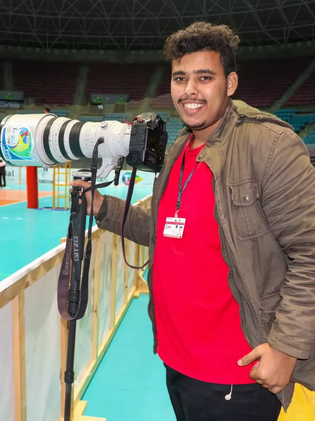 لحظة فوز المصور اليمني اكرم عبدالله بالمركز الأول في فئة المصورين الشبان عالميا ضمن جوائز الاتحاد الدولي للصحافة الرياضية