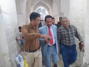 أخبار اليمن اليوم - ابناء تعز يعتنون بمسجدهم التاريخي المميز "جامع المظفر" الذي شيدته الدولة الرسولية