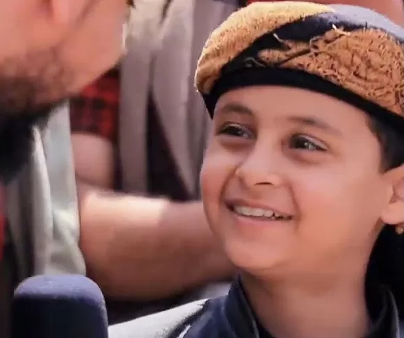 قصة محمد الضبيبي: طفل يمني يلهم العالم بأناقته الرجولية وقصته الملهمة - أخبار اليمن اليوم