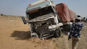 كارثة مرورية تهز القناوص بالحديدة: قتلى وجرحى في اصطدام مروع بين سيارة المقاومة وقاطرة