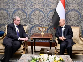 رئيس مجلس القيادة الرئاسي اليمني يبحث مع المبعوث الخاص للرئيس الروسي المستجدات الوطنية والاقليمية