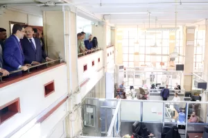 البنك المركزي اليمني في قلب الأزمة: زيارة رئيس الوزراء تؤكد أهمية القرارات الأخيرة