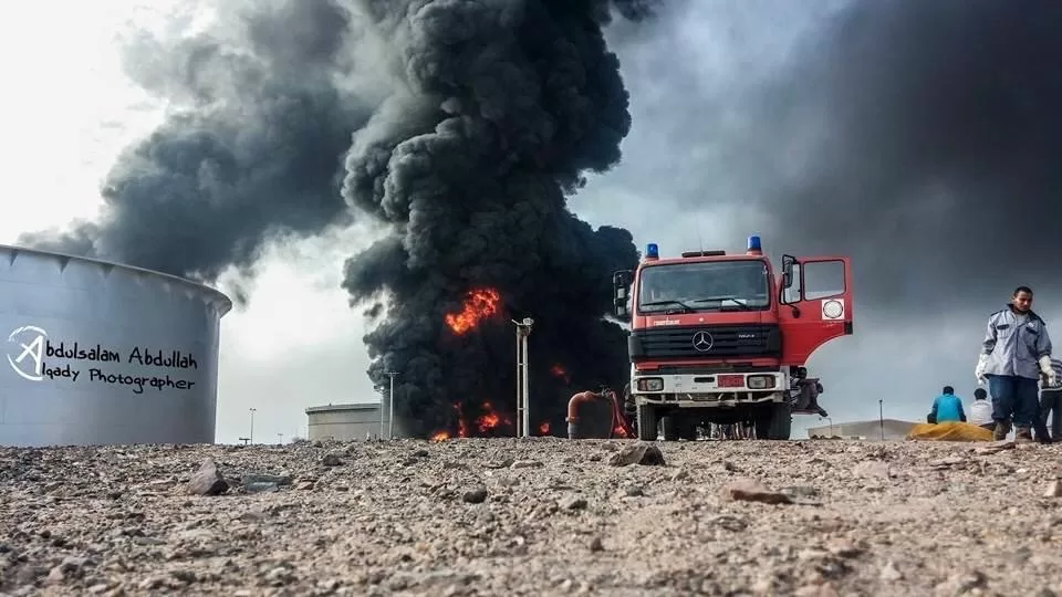 حريق مصافي عدن: تفاصيل الحادث وتداعياته لتعزيز هذا المحتوى فيفهم القارئ ويعي حول ماذا يدور الخبر