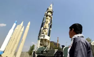 اليمن اليوم : الكشف الأول عن صاروخ “فلسطين” الباليستي في استهداف منطقة أم الرشراش