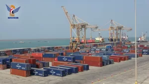 ميناء الحديدة يشهد نشاطًا تجاريًا ملحوظًا مع تنوع في البضائع الواردة