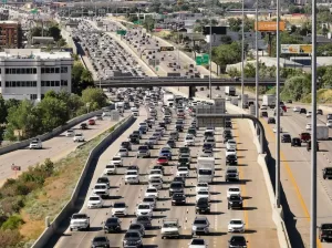 ارتفاع قياسي متوقع في السفر الصيفي بالولايات المتحدة يعزز الطلب على النفط