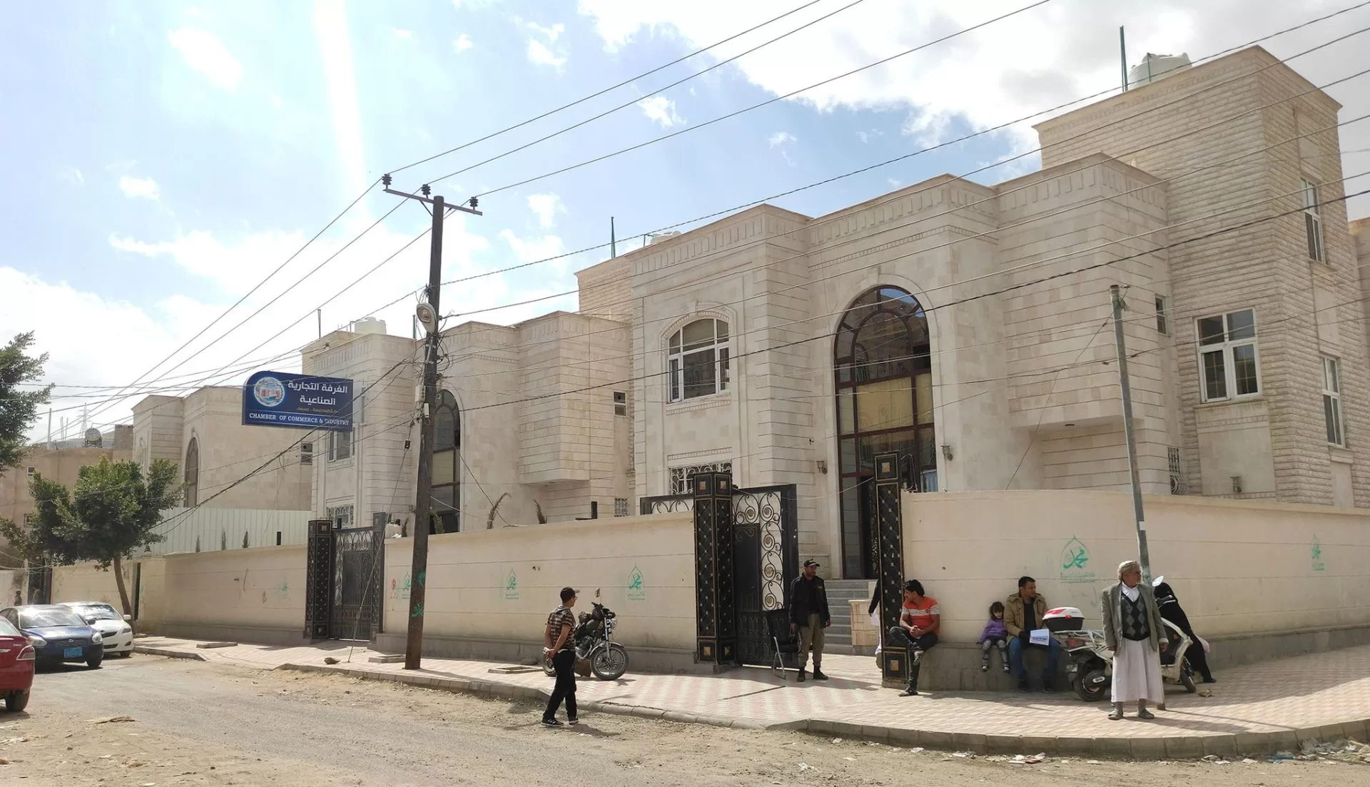 أخبار وتقارير : عضو غرفة تجارة صنعاء يكشف عن فساد غير مسبوق في رسوم تحسين الطرق