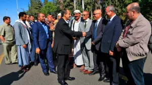 اليمنيون يطالبون بوقف الاستفزازات والتصعيد بعد تعليق الشرعية اليمنية لقرار وقف حوالات سويفت على 6 بنوك مخالفة