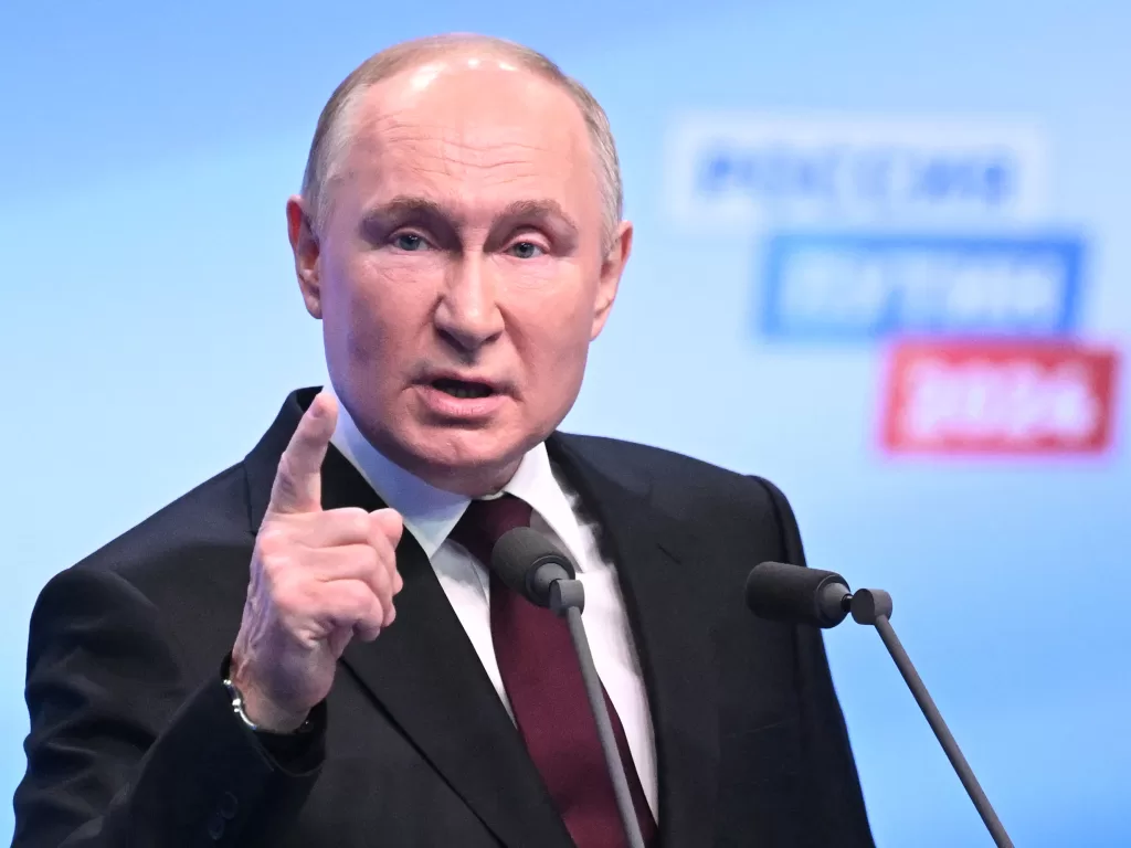 بوتين - Russian President and presidential candidate Vladimir Putin meets with the media at his campaign headquarters in Moscow on Monday. Natatlia Kolesnikova/Pool/AFP via Getty Images