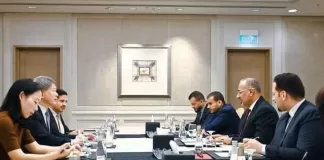 الرئيس الزُبيدي يستقبل سفير كوريا الجنوبية في الرياض