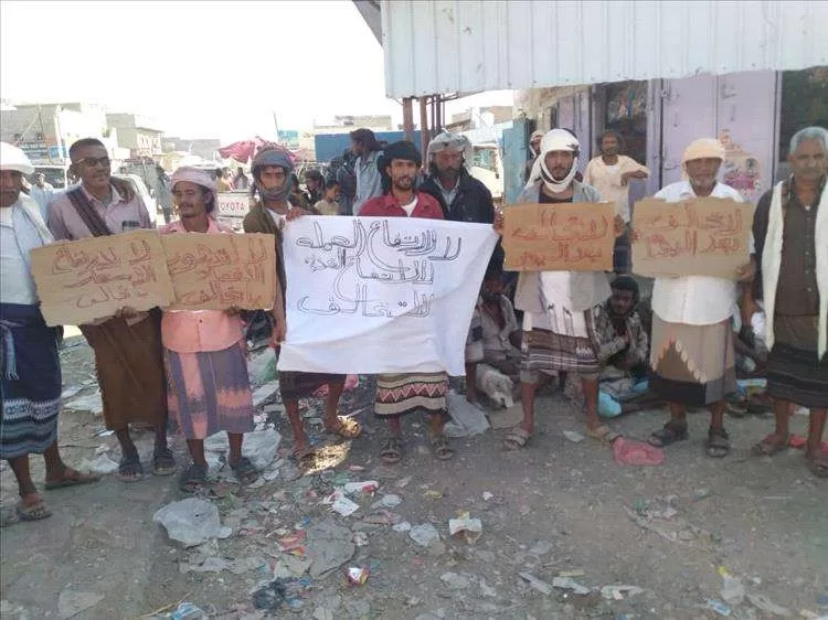 مطالبات بتحسين الأوضاع المعيشية في مديرية المحفد: احتجاجات تدخل شهرها الثاني