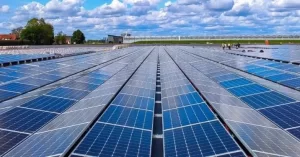 الولايات المتحدة تفرض رسومًا جمركية تصل إلى 271% على واردات الألواح الشمسية من جنوب شرق آسيا