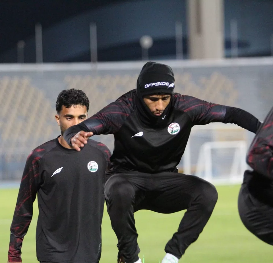 شاهد منتخب اليمن يواصل التحضيرات لمواجهة العراق في خليجي 26 بالكويت