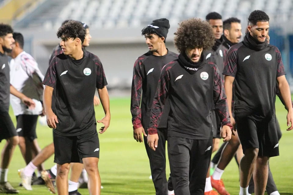 شاهد منتخب اليمن يواصل التحضيرات لمواجهة العراق في خليجي 26 بالكويت