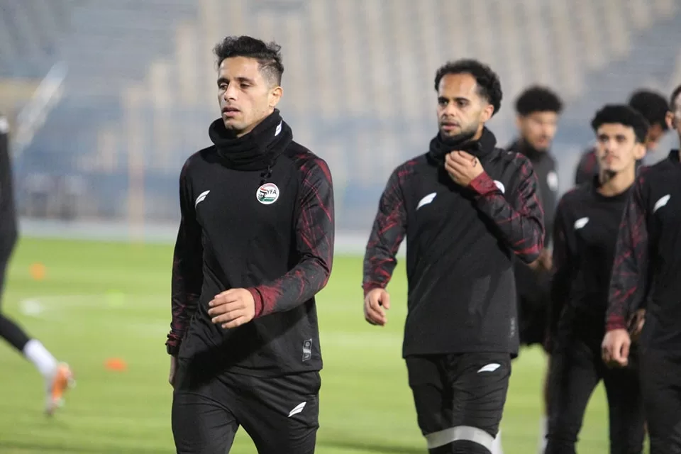 شاهد منتخب اليمن يواصل التحضيرات لمواجهة العراق في خليجي 26 بالكويت