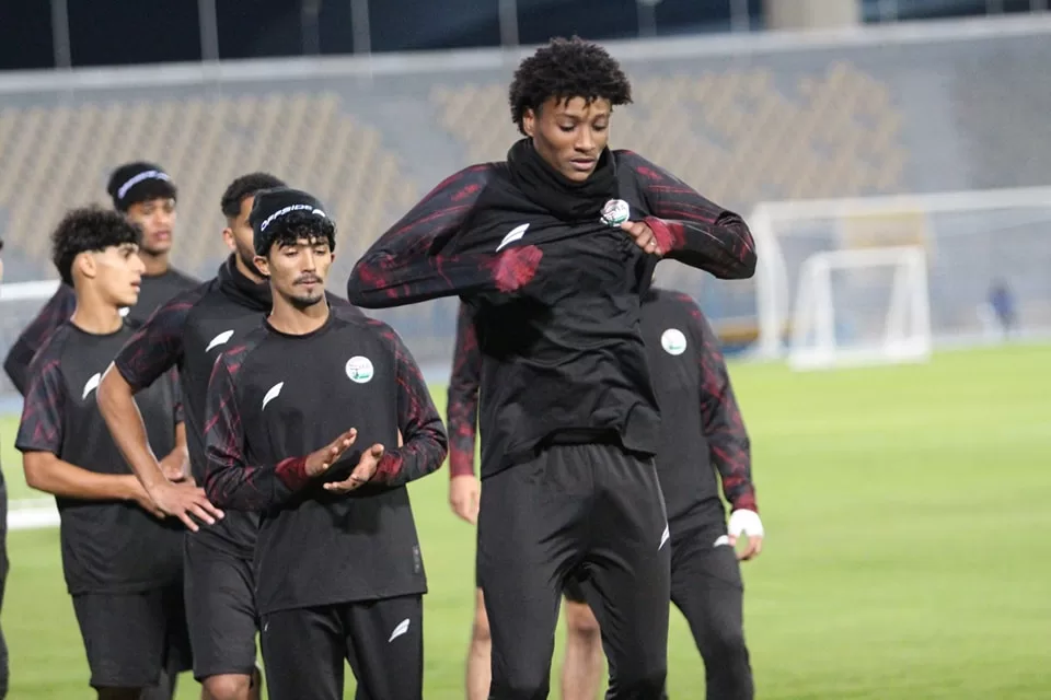 شاهد منتخب اليمن يواصل التحضيرات لمواجهة العراق في خليجي 26 بالكويت
