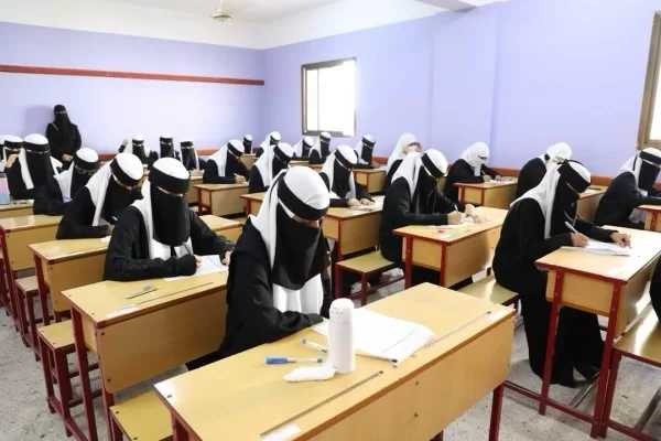 نقابة المعلمين في شبوة تعلن إغلاق المدارس للمطالبة بصرف الرواتب وتحسين الأجور