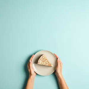 صراع سياسي يهدد حياة ملايين اليمنيين: نقص التمويل يجبر برنامج الأغذية العالمي على اتخاذ قرارات قاسية