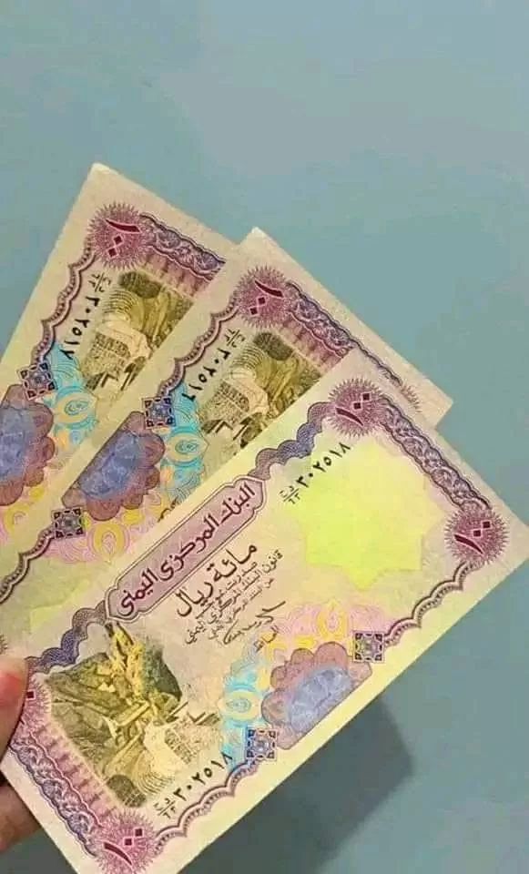 حكومة عدن تعلن بدء تحويل مستحقات الطلاب المبتعثين وسط مطالبات بصرف المستحقات المتأخرة