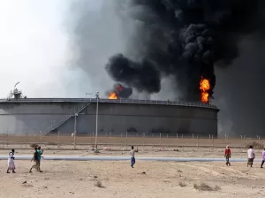 رواتب مجمدة وظروف صعبة.. موظفو الرقابة في شبوة يطالبون بحقوقهم