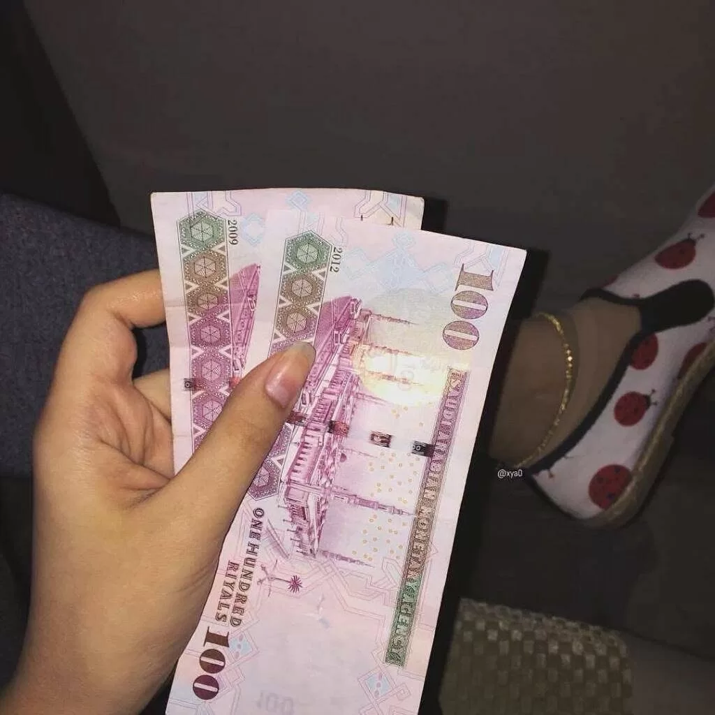 تقرير من صنعاء وعدن استمرار ارتفاع جنوني أسعار الصرف في اليمن.. تحذيرات من كارثة اقتصادية