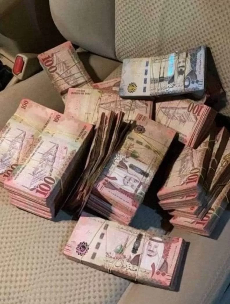 صنعاء: إيقاف التعامل مع منشأة “أحمد السويدي للصرافة” بتوجيه من المركزي