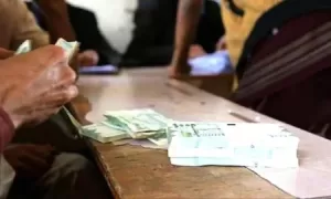 خبر عاجل: صرف رواتب قطاعات حيوية&nbsp;لشهر فبراير لموظفي عدن ولحج وأبين عبر عدن حوالة