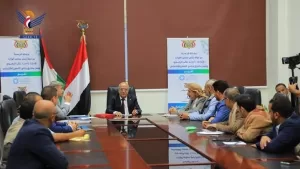 حكومة عدن تعد بتحسين أوضاع المعلمين وسط استمرار الإضرابات