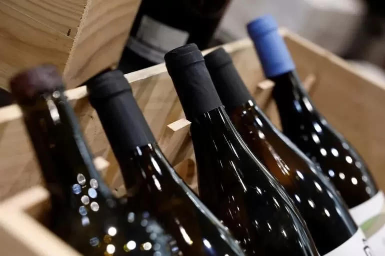 ترامب يهدد بفرض رسوم جمركية بنسبة 200% على المشروبات الأوروبية.. تصعيد جديد في الحرب التجارية