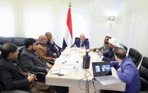 فساد مستشري وصراع نفوذ- حكومة عدن على صفيح ساخن بعد تسريب وثائق 7 مليارات ريال ومطالبات بإقالة بن مبارك – تحليل شامل