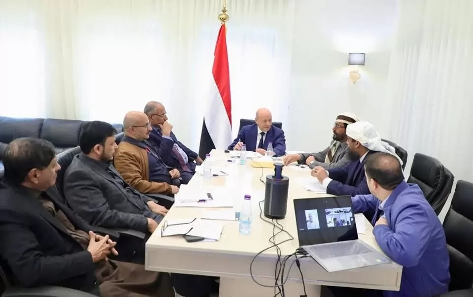 فساد مستشري وصراع نفوذ- حكومة عدن على صفيح ساخن بعد تسريب وثائق 7 مليارات ريال ومطالبات بإقالة بن مبارك - تحليل شامل