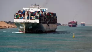 توترات البحر الأحمر تكبد قناة السويس خسائر فادحة.. والسيسي يكشف حجم التأثير على الاقتصاد المصري