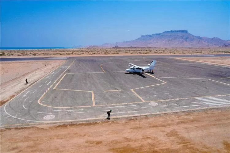 مطار عبد الكوري: مشروع إماراتي يثير جدلًا حول السيادة اليمنية