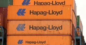 هاباغ لويد تتوقع انخفاضاً أكبر في أرباح 2025 بسبب أزمة البحر الأحمر والرسوم الأمريكية