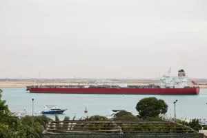 هدوء البحر الأحمر ينعش واردات الوقود الأوروبية عبر قناة السويس