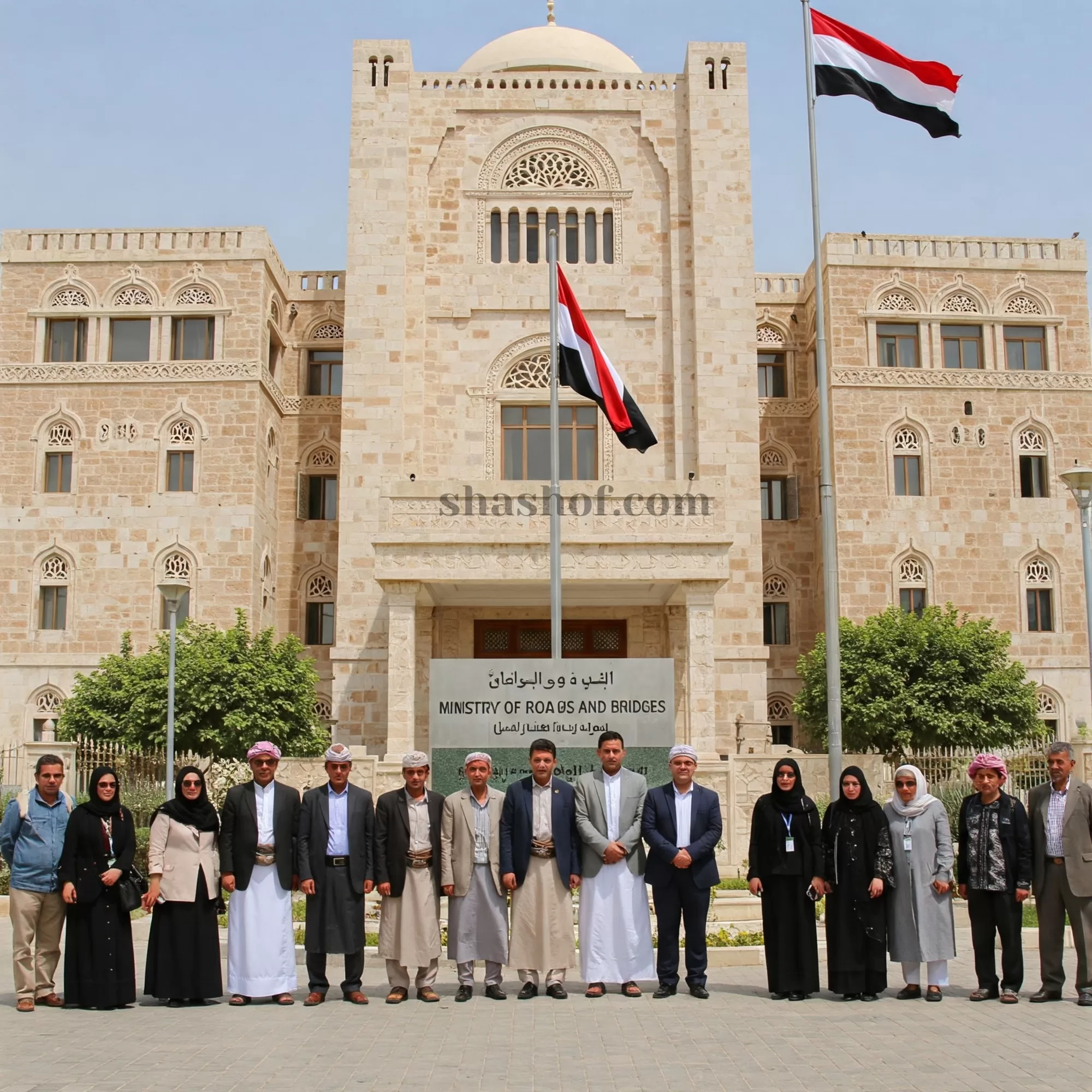 صرف رواتب ثلاثة أشهر لموظفي مؤسسة الطرق والجسور في عدن وشبوة وأبين