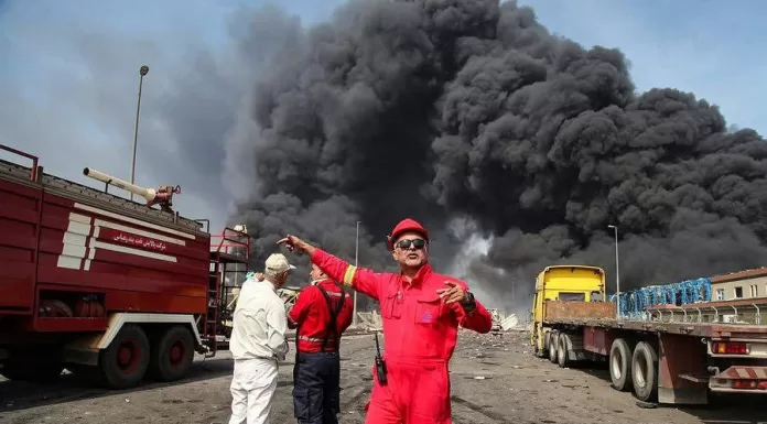 إيران تحقق في انفجار هائل بميناء بندر عباس بالتزامن مع محادثات نووية مع واشنطن
