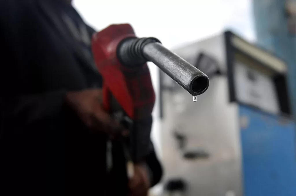 أزمة الوقود المغشوش في صنعاء مستمرة… غضب شعبي وصمت رسمي