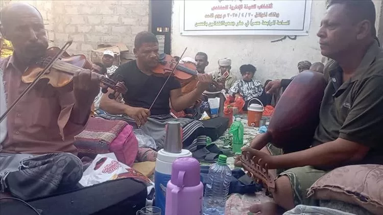 بن عطاف يزور منتدى الحصن الثقافي ويشيد بجهودهم في إحياء الموروث الشعبي