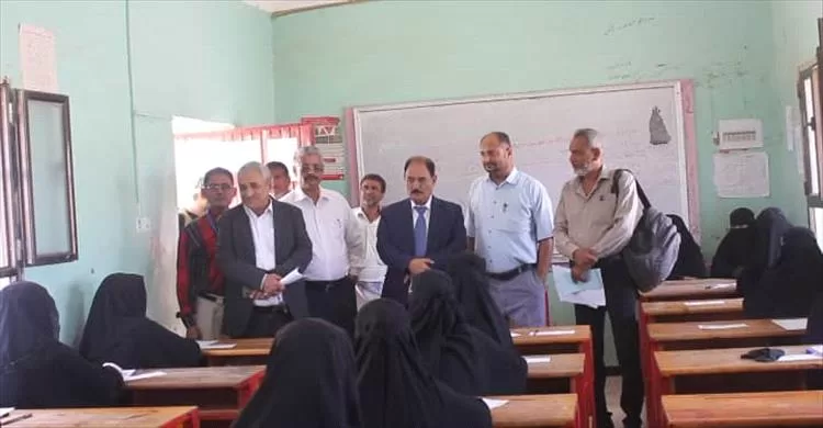 محافظ الضالع يدشن الامتحانات الوزارية في مدارس الوعرة وعبد الدائم ولكمة صلاح بالمحافظة
